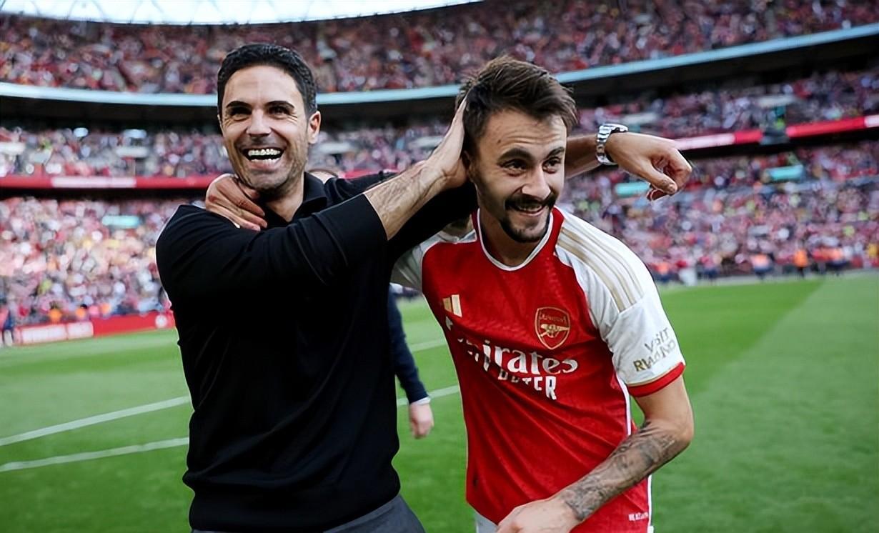 广东宏远训练开放日；集结日内部沟通引欢呼；英超在即；心理建设被强调的简单介绍贝博体育